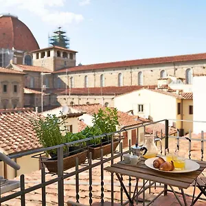 https://one-of-a-kind-near-the-duomo-w-balcony-palace-apt.it-tuscanyhotel.com