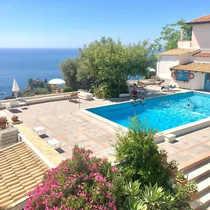 Terra Rossa Lägenhetshotell Taormina
